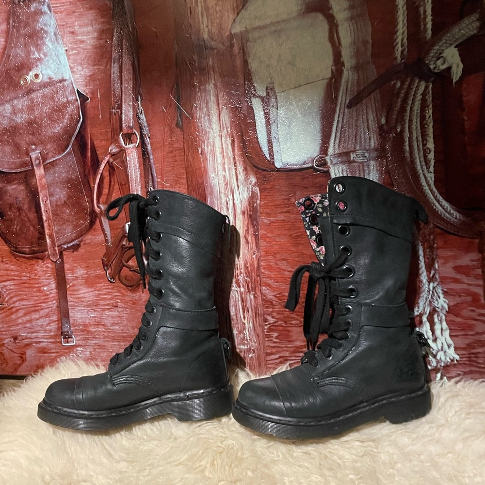 Dr Martens tall green leather boots - Picture 5 of 8